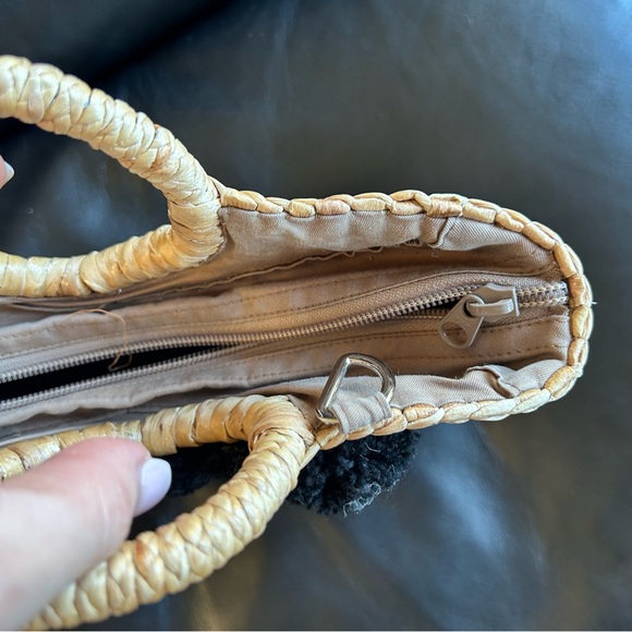 Seagrass and pom pom purse with strap - Picture 4 of 8